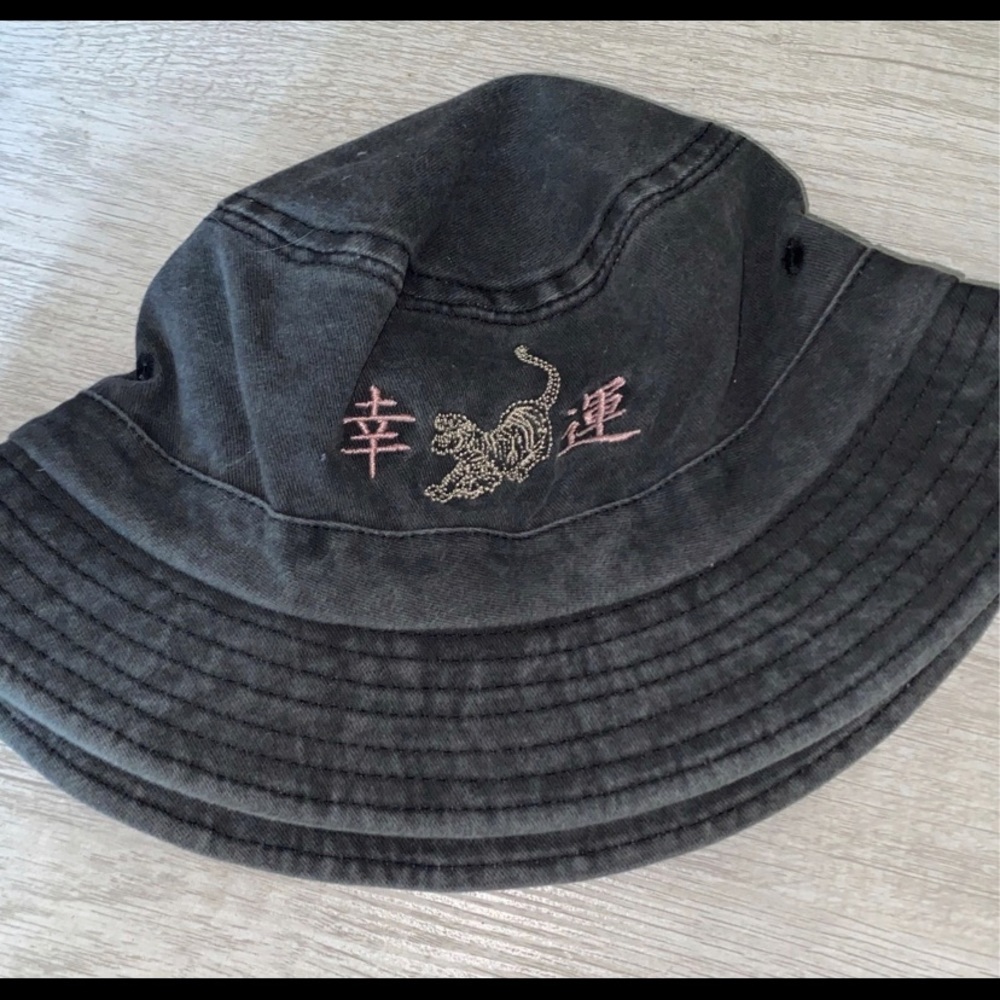 Bucket Hat
